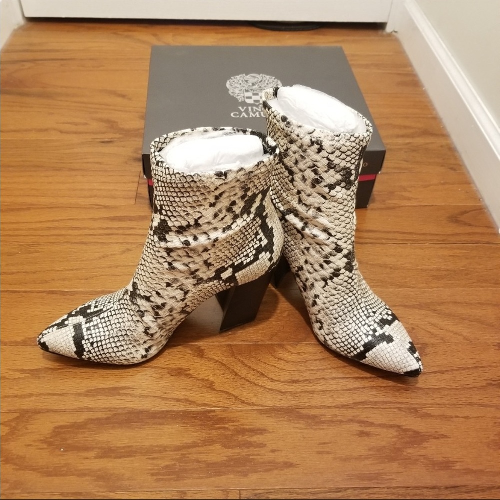Vince Camuto Setillen Bootie Snakeskin look sz 10 - Picture 3 of 8